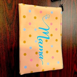 Nice hand bag or makeup bag for bathroom or travel with zipper size small